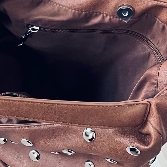 Liziblloy Tan Slouchy Studded Hobo Bag NWOT - Picture 10 of 11